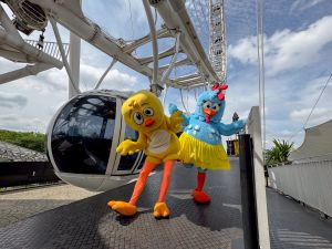 f5d332773a356849eb23c7c2fa52f8ab_medium Galinha Pintadinha prepara experiência imersiva para o Dia das Mães nas alturas da Roda Rico