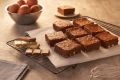 Brownie de três chocolates.
