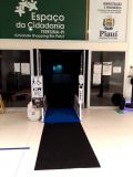Esteira sanitizante instalada em prédios públicos