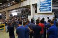 Reunião de Gerenciamento Diário (GD) na fábrica da WEG: líderes e liderados discutindo sobre problemas no cotidiano da fábrica