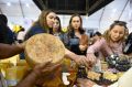 Parte da programa&ccedil;&atilde;o ser&aacute; conduzida em formato de cozinha show, aberta ao p&uacute;blico do evento, com demonstra&ccedil;&otilde;es gastron&ocirc;micas e degusta&ccedil;&otilde;es comentadas