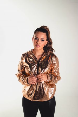 Brisa Star Brisa Star traz forró romântico e dançante com a inédita "Na Ponta Da Língua (Veio Me dizer)" Brisa Star Brisa Star traz forró romântico e dançante com a inédita "Na Ponta Da Língua (Veio Me dizer)"