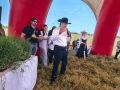 Oswaldo Stival Neto apresenta mudas do capim Tifton 85