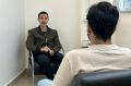 Professor Erick Olsen Terakado realiza atendimento a estudante no Serviço de Apoio Psicopedagógico (SUAPp)