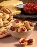 P&atilde;o de Queijo Canastra recheado com Goiabada