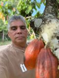 Paulo Gonçalves, produtor de cacau e fundador da Espírito Cacau, indústria brasileira especializada na produção de chocolates premium com cacau de origem
