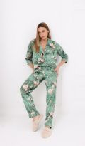 Pijamas combinando em família viram tendência afetiva
