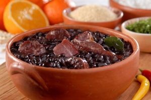 Dia Mundial do Feijão: 4 curiosidades sobre um dos alimentos de base da dieta brasileira Gastronomia