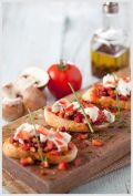 Bruschettas de lingui&ccedil;a portuguesa e cogumelos