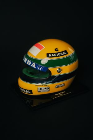 Sid Special Paint: Ayrton Senna ganha homenagem em miniatura oficial de capacete da vitória no GP Brasil