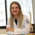 Dra. Claudia Goldenstein Schainberg, é especialista em reumatologia e tratamento de doenças que afetam o tecido conjuntivo 